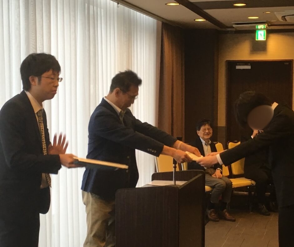 証書授与式（生徒、杉浦孝宣）