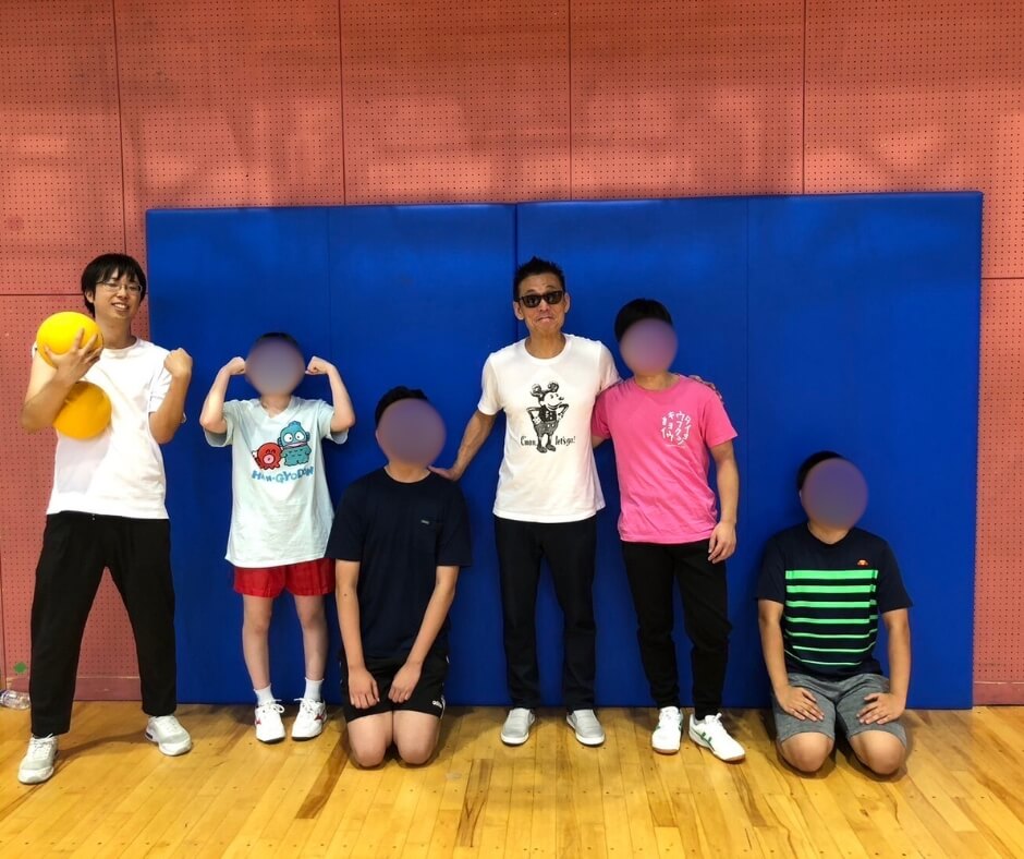 スポーツに励む生徒たち